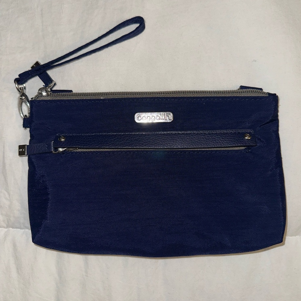 Baggallini nylon wristlet